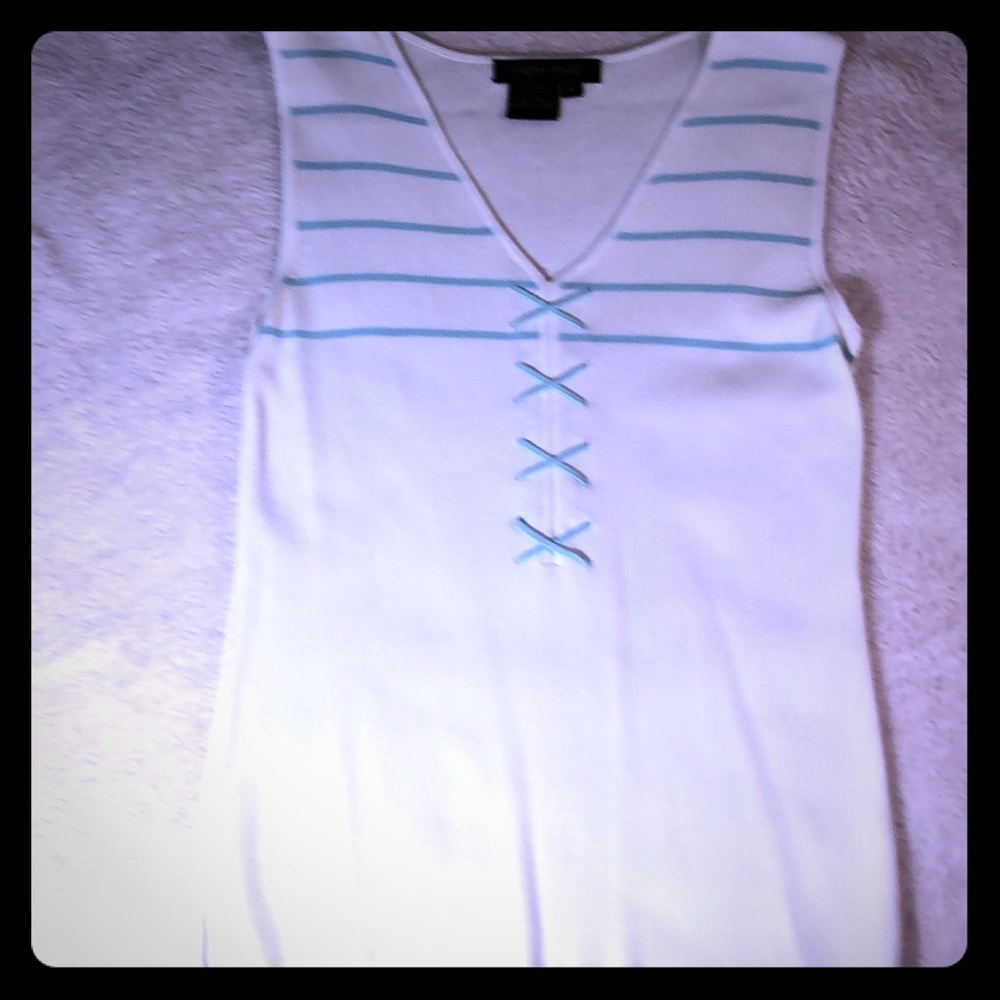 SZ M  HIGH POINT  SLEEVELESS TANK. WHITE W/TEAL ACCENTS